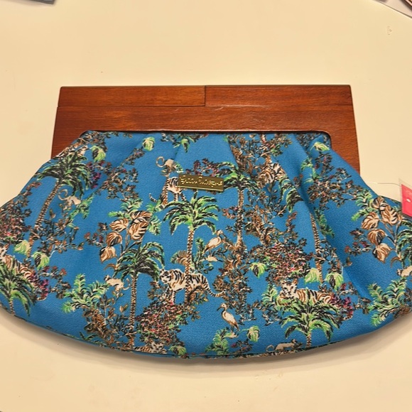 Lilly Pulitzer Handbags - Lilly Pulitzer Blue Tropical Tiger Print Wristlet Clutch